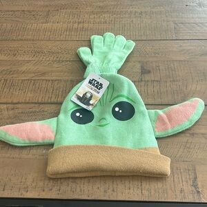 Star Wars The Child Grogu Character Head Kids Knit Beanie and Glove Set
